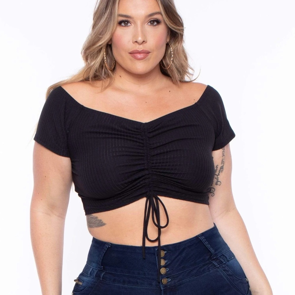 CURVY SENSE
Tamara Draw String Crop Black Top